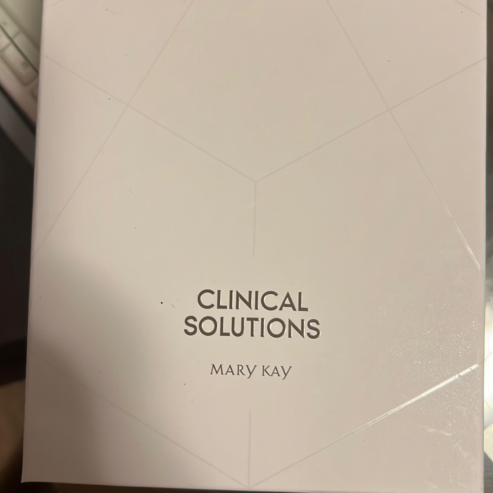 BRAND NEW!!! Mark Kay Clinical Solutions Retinol .5 and Calm+Restore Facial Milk